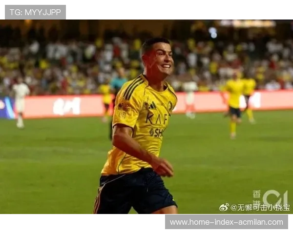 C罗被发现在夜市为粉丝签名并付账,暖到心窝 C罗被发现在夜市为粉丝签名并付账,暖到心窝