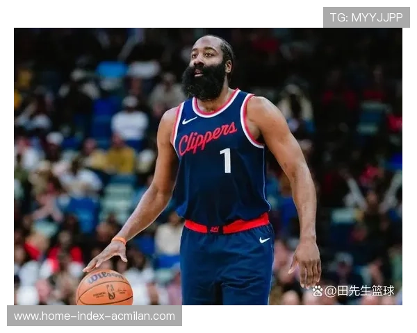 哈登直塞制造得分机会,快船整队表现亮眼